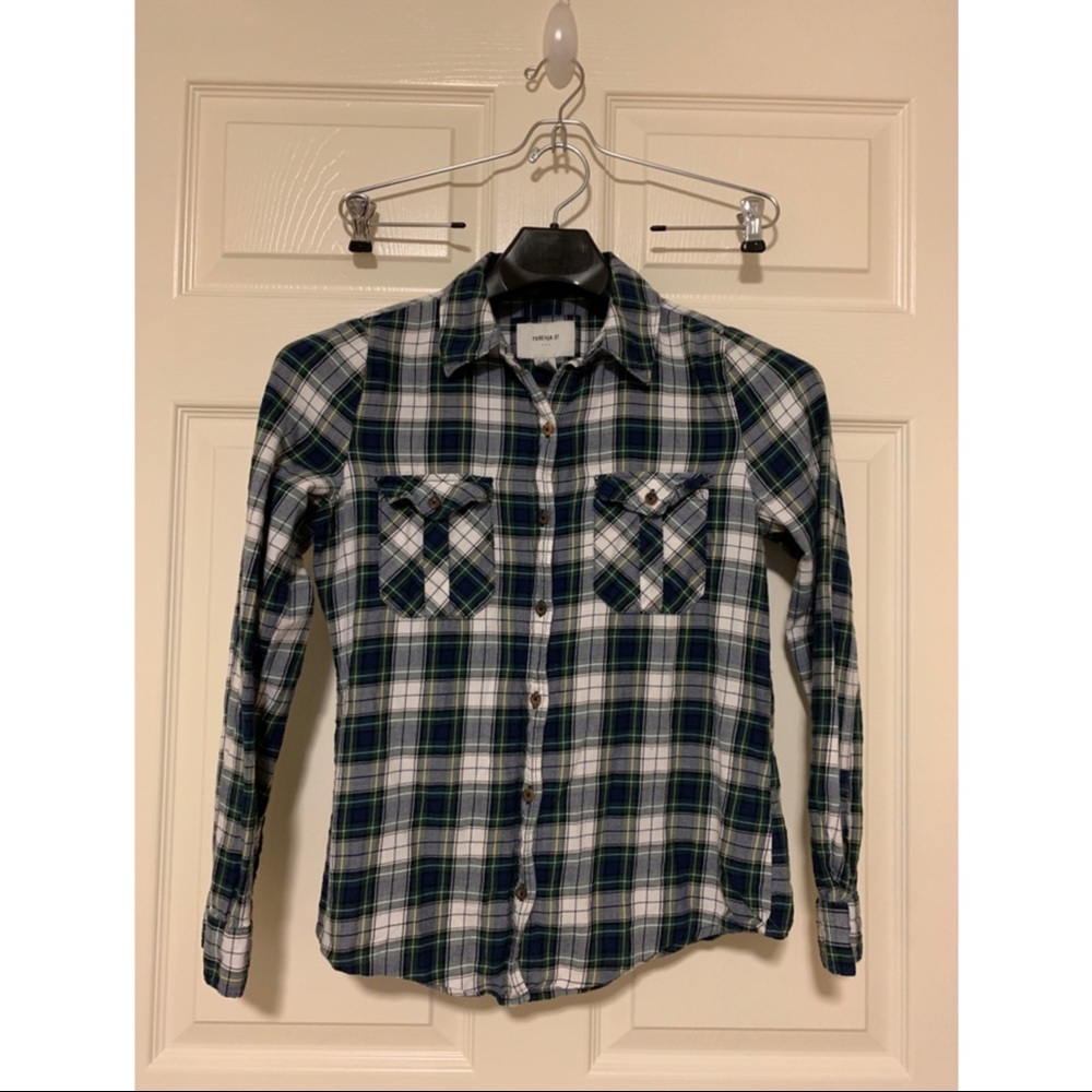 Forever 21 Women’s Tops Shirt Button down